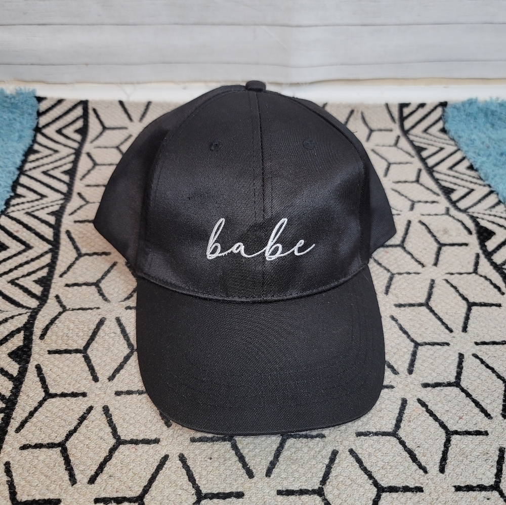 "BABE" SHINY BLACK HAT